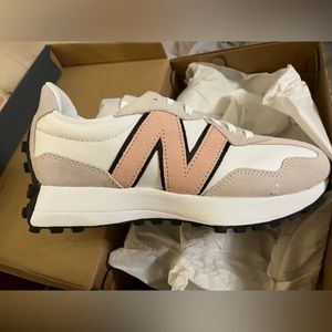 New Balance 327
